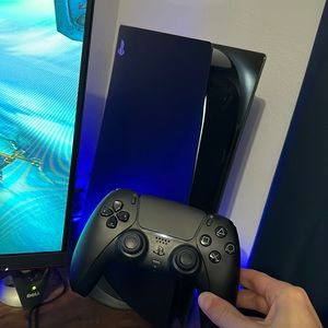 Ps5 black covers. comes with black covers and white covers. and hyperX headset.